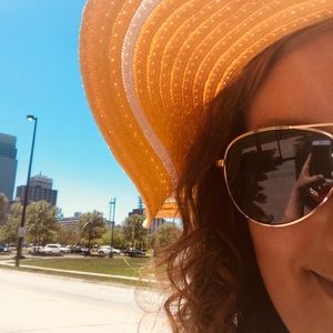 Meet your Posher, Celia